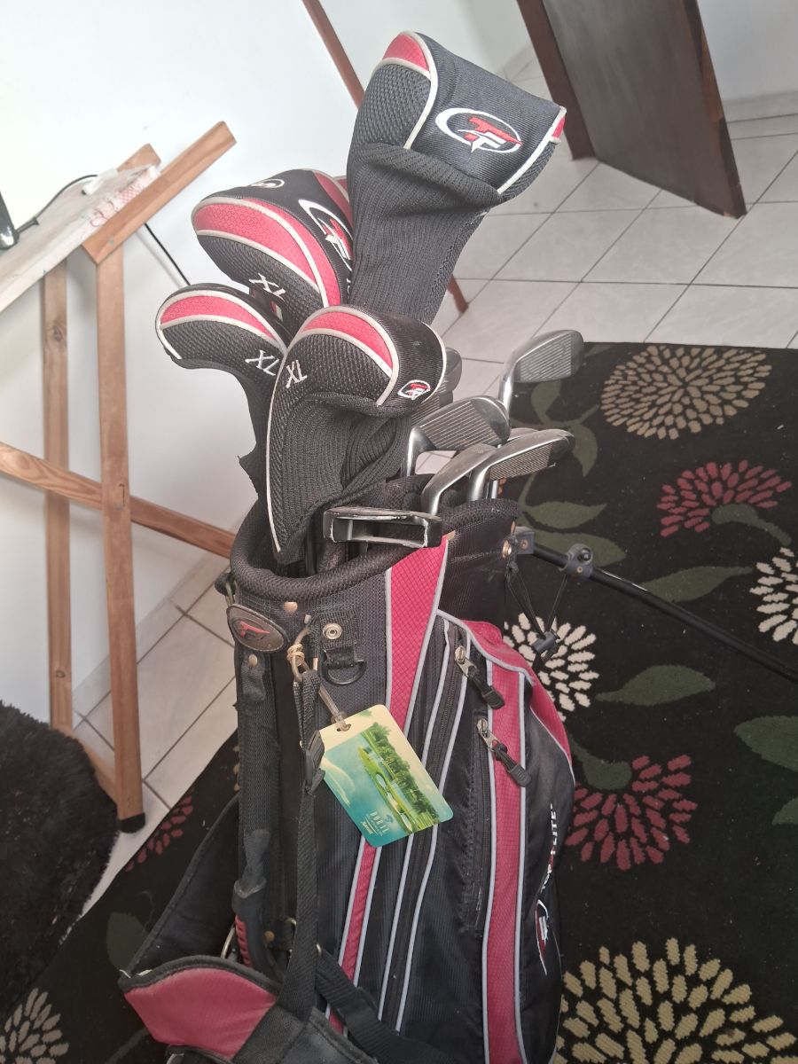 Vendo ou Troco meu set completo de tacos de Golfe Top Flite XL com bolsa (usado) por barraca de camping em EXCELENTE estado SEM FURO ou peças faltantes. Base de valor para troca USD 200. - Thumbnail 2
