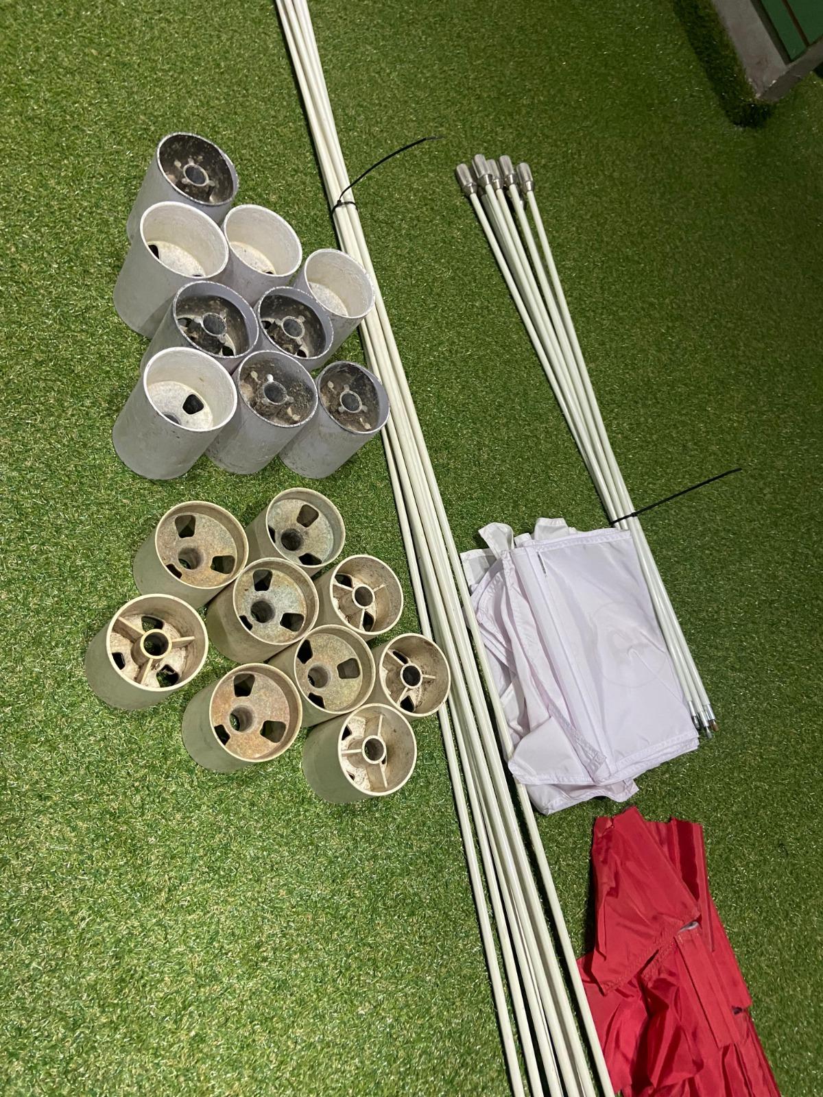 Kit com 18 Copos p/ Buraco e 18 Bandeiras p/ Campo de Golfe - Imagem 1