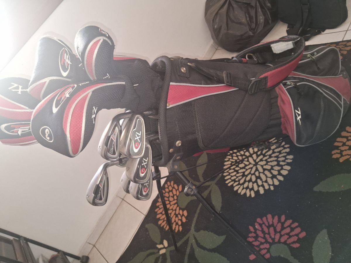 Vendo ou Troco meu set completo de tacos de Golfe Top Flite XL com bolsa (usado) por barraca de camping em EXCELENTE estado SEM FURO ou peças faltantes. Base de valor para troca USD 200. - Imagem 1